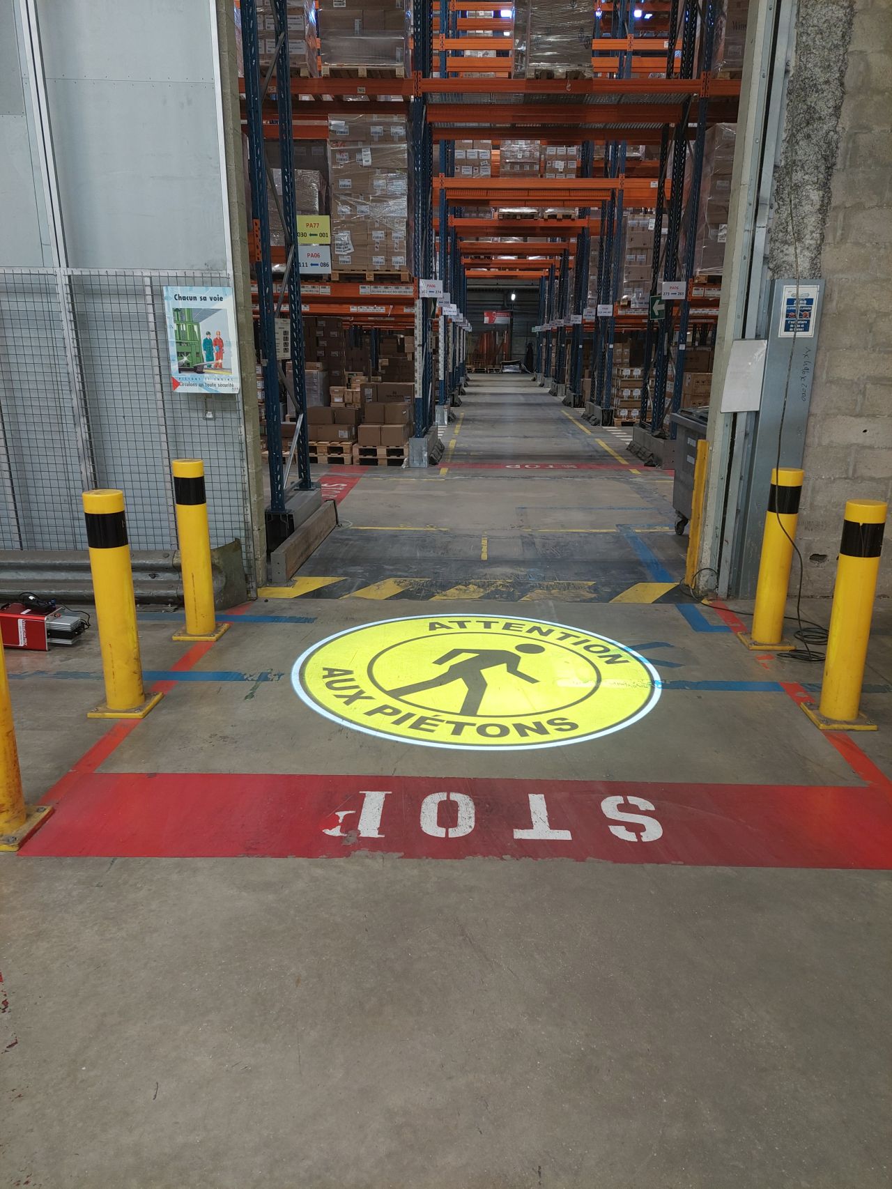 Protégez vos infrastructures, vos machines, vos salariés et les angles de vos bâtiments industriels avec le poteau de protection indsutrielle