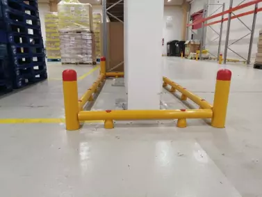 Installation de barri&egrave;res de protection pi&eacute;tons en entrep&ocirc;t logistique
